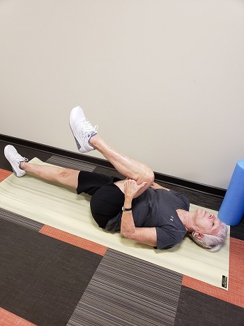 knee to chest stretch senior exercise