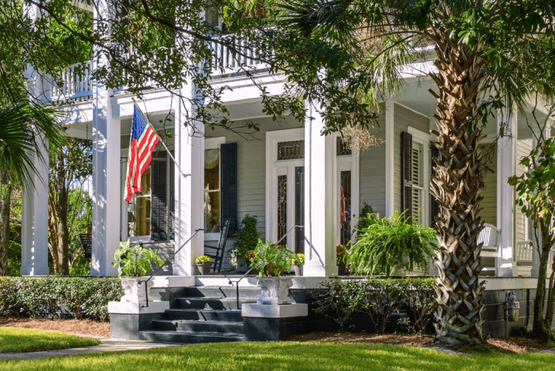 Beautiful Alabama Southern home with an elegant front porch.